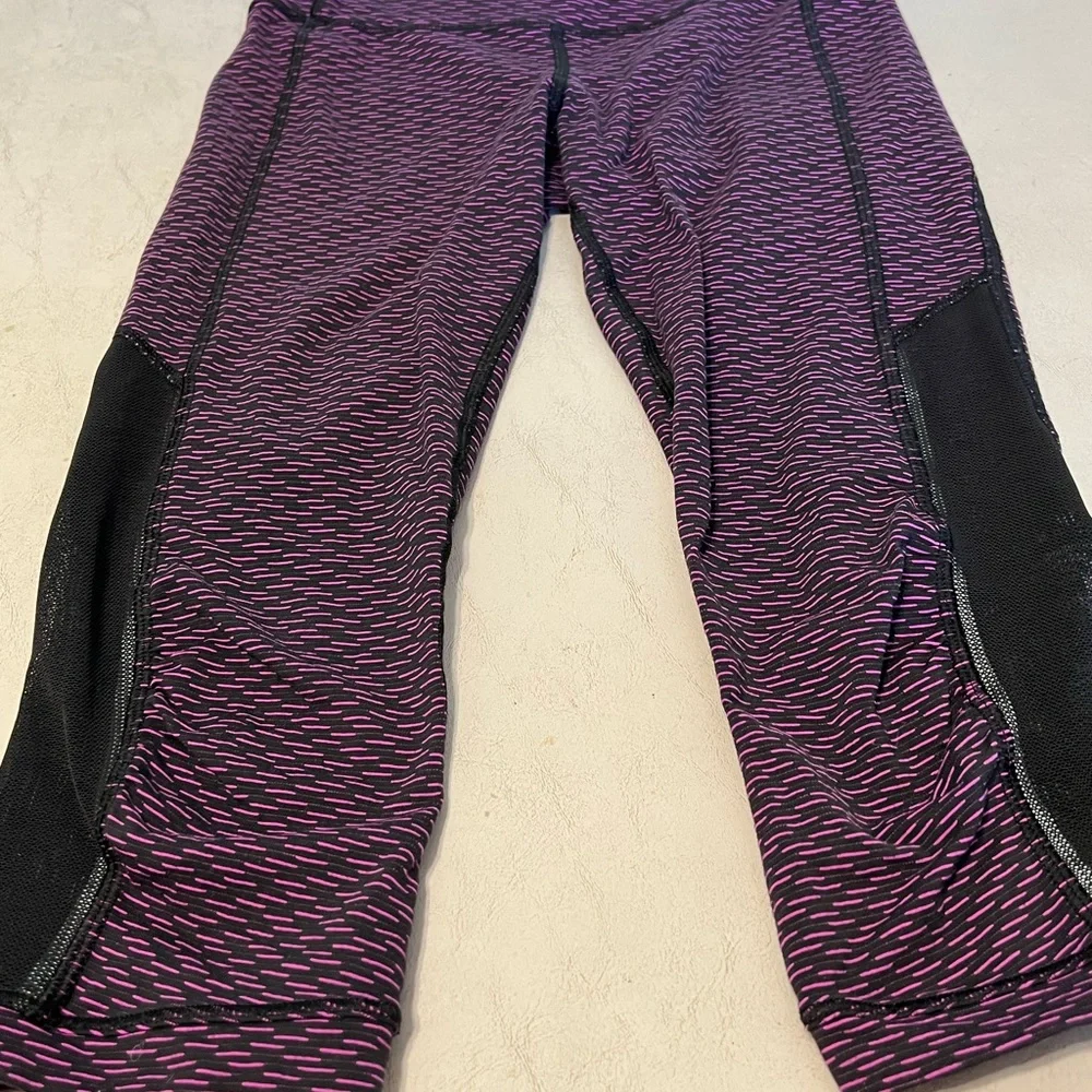 LULULEMON ATHLETICA GEAR UP SCORE JACQUARD PURPLE BLACK MESH CROP LEGGING SIZE 4